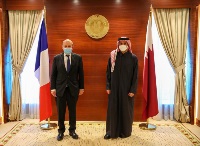 نائب رئيس مجلس الوزراء وزير الخارجية يجتمع مع وزير الشؤون الخارجية الفرنسي