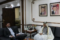 وزير الصناعة الأردني يجتمع مع سفير قطر 