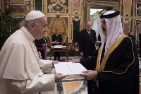 بابا الفاتيكان يتسلم أوراق اعتماد سفير دولة قطر