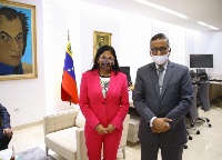 نائبة رئيس جمهورية فنزويلا تجتمع مع سفير دولة قطر