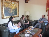 وزيرة الصحة في السلفادور تجتمع مع القائم بالأعمال القطري 