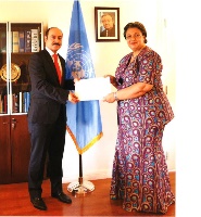 المدير العام لمكتب الأمم المتحدة في نيروبي تتسلم أوراق اعتماد ممثل دولة قطر