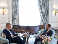 رئيس مجلس الوزراء وزير الخارجية يجتمع مع نائب رئيس الوزراء البريطاني 