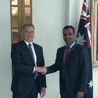 رئيس مجلس النواب الأسترالي يجتمع مع سفير قطر