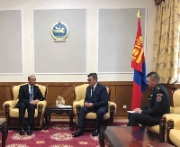 وزير الدفاع المنغولي يجتمع مع سفير دولة قطر