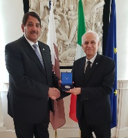 قائد إدارة الأمن والاستخبارات الإيطالي يجتمع مع سفير دولة قطر