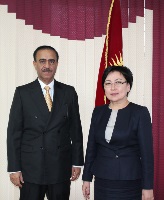 وزيرة التعليم في جمهورية قيرغيزيا تجتمع مع سفير دولة قطر