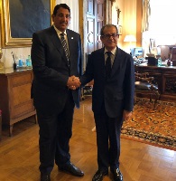 وزير الاقتصاد الإيطالي يجتمع مع سفير قطر