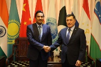 الأمين العام لمنظمة شنغهاي للتعاون يجتمع مع سفير قطر