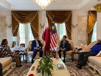 رئيس البرلمان الماليزي يجتمع مع سفير قطر