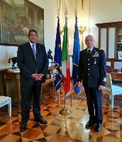 رئيس أركان الدفاع الإيطالي يجتمع مع سفير دولة قطر