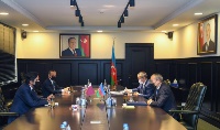 وزير الاقتصاد في أذربيجان يجتمع مع سفير دولة قطر