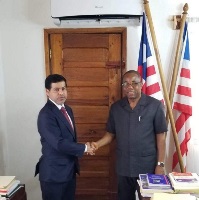 وزير العدل في جمهورية ليبيريا يجتمع مع القائم بالأعمال القطري