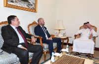 وزير الدولة للشؤون الخارجية يجتمع مع سفيري أستراليا والمملكة المتحدة