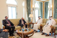 نائب رئيس مجلس الوزراء وزير الخارجية يجتمع مع وزير الدولة للاستثمار البريطاني