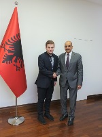القائم بأعمال وزير الشؤون الأوروبية الألباني يجتمع مع سفير قطر