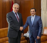 الوزير المنتدب المكلف بإدارة الدفاع الوطني بالمغرب يجتمع مع سفير دولة قطر 