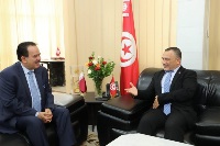 وزير الشباب والرياضــة التونسي يجتمع مع سفير دولة قطر