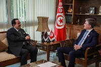 وزير السياحة التونسي يجتمع مع سفير قطر