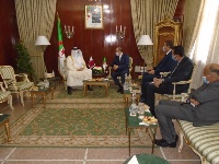 وزير الداخلية الجزائري يجتمع مع سفير دولة قطر