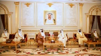 نائب رئيس مجلس الوزراء وزير الخارجية يجتمع مع وزير الخارجية الكويتي
