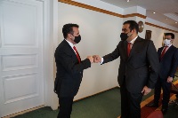 رئيس وزراء مقدونيا الشمالية يجتمع مع القائم بالأعمال القطري