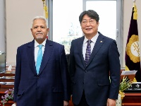 Secretary-General of Korean Parliament Meets Ambassador of Qatar