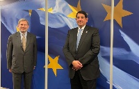 مسؤول أوروبي يجتمع مع سفير دولة قطر
