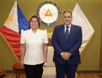نائبة رئيس جمهورية الفلبين تجتمع مع سفير دولة قطر 
