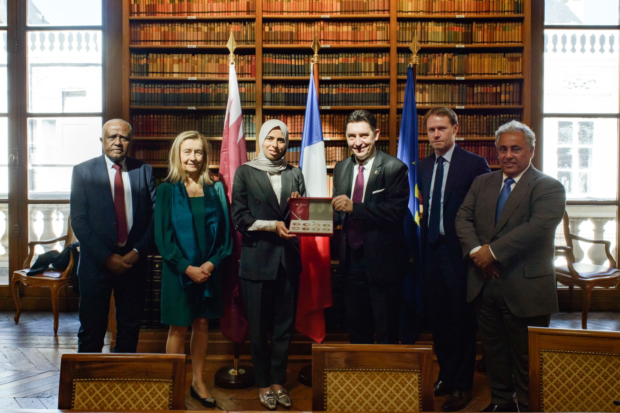 وزير الدولة للتعاون الدولي تجتمع مع أعضاء لجنة الصداقة الخليجية الفرنسية في مجلس الشيوخ الفرنسي