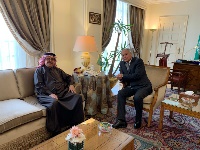 الأمين العام لجامعة الدول العربية يجتمع مع مندوب دولة قطر الدائم لدى الجامعة