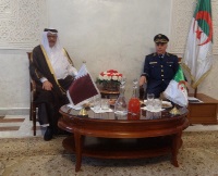 الأمين العام بوزارة الدفاع الوطني الجزائرية يجتمع مع سفير قطر 