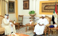 الرئيس السوداني يمنح سفير قطر وسام النيلين بمناسبة انتهاء مهام عمله
