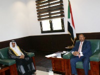 رئيس مجلس الوزراء السوداني يجتمع مع سفير قطر