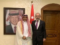 وزير الخارجية الأردني يجتمع مع سفير قطر