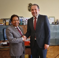 نائب رئيس الوزراء الصربي يجتمع مع سفير دولة قطر