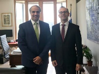 مسؤول يوناني يجتمع مع سفير قطر