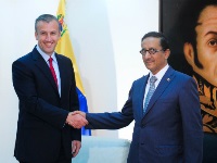 نائب رئيس  فنزويلا للشؤون الاقتصادية يجتمع مع سفير قطر