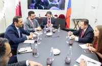 نائب رئيس مجلس الوزراء وزير الخارجية يجتمع مع النائب الأول لرئيس الوزراء ووزير الخارجية الصربي