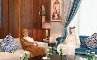 نائب رئيس مجلس الوزراء وزير الخارجية يجتمع مع الوزير المسؤول عن الشؤون الخارجية بسلطنة عمان