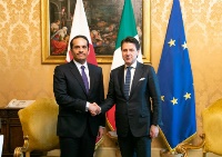 نائب رئيس مجلس الوزراء وزير الخارجية يجتمع مع رئيس الوزراء الإيطالي