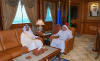 نائب رئيس مجلس الوزراء ووزير الداخلية الكويتي يجتمع مع سفير قطر