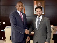 وزير الاشغال والإسكان الإيفواري يجتمع مع سفير دولة قطر