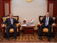 وزير الخارجية الطاجيكي يجتمع مع سفير دولة قطر