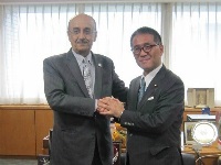 وزير الدولة للبيئة في اليابان يجتمع مع سفير قطر