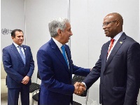 وزير الدولة للشؤون الخارجية يجتمع مع وزير الأعمال الاستراتيجية والتعاون في موزمبيق