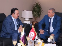 وزير الشؤون المحلية والبيئة التونسي يجتمع مع سفير دولة قطر