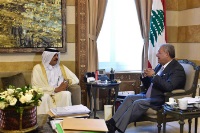 وزيرا الداخلية والاعلام اللبنانيين يجتمعان مع سفير قطر