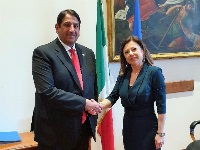 وزيرة البنية التحتية والنقل بإيطاليا تجتمع مع سفير دولة قطر